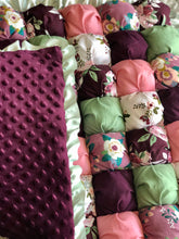 Load image into Gallery viewer, Secret Garden Bubble Quilt
